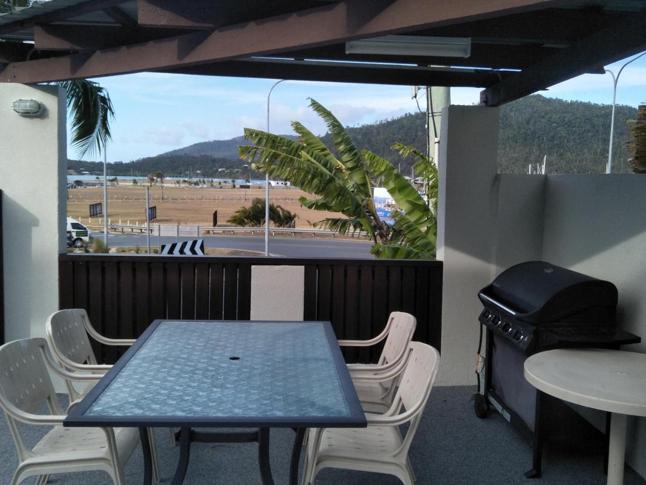 Airlie Seaview Apartments Airlie Beach Exterior photo