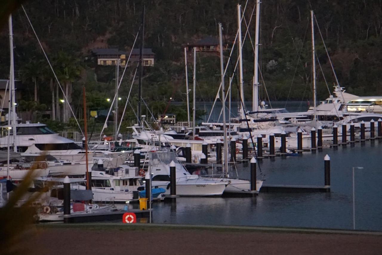 Airlie Seaview Apartments Airlie Beach Exterior photo